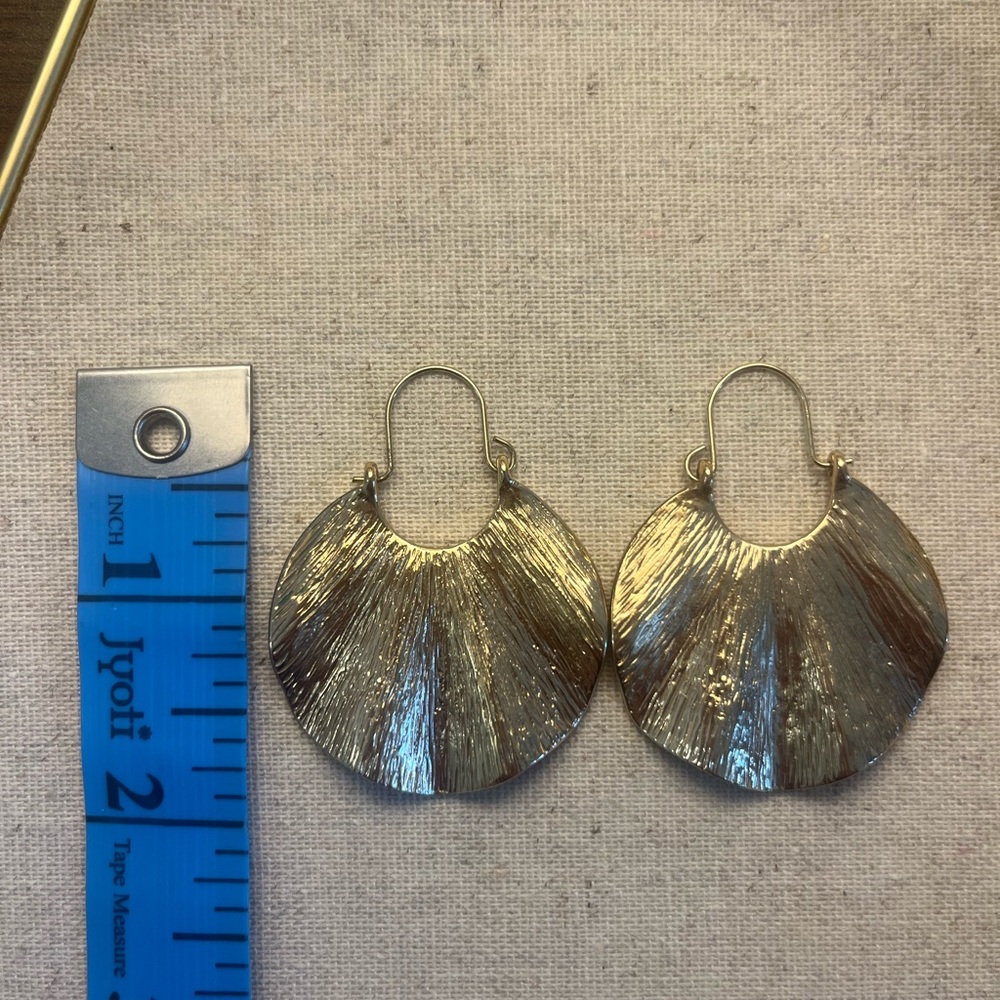 ✨ Gold-Toned Boho Style Dangle Earrings - Picture 6 of 6